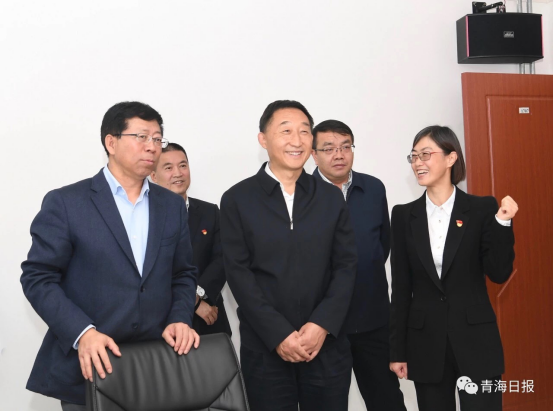 省委副書記、代省長劉寧在副省長王黎明等領(lǐng)導(dǎo)的陪同下視察物產(chǎn)集團(tuán)